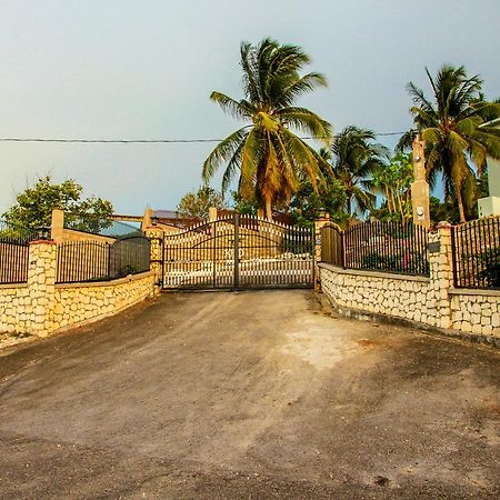 Sunshine Lodge: Your Home Away From Home Montego Bay Eksteriør bilde