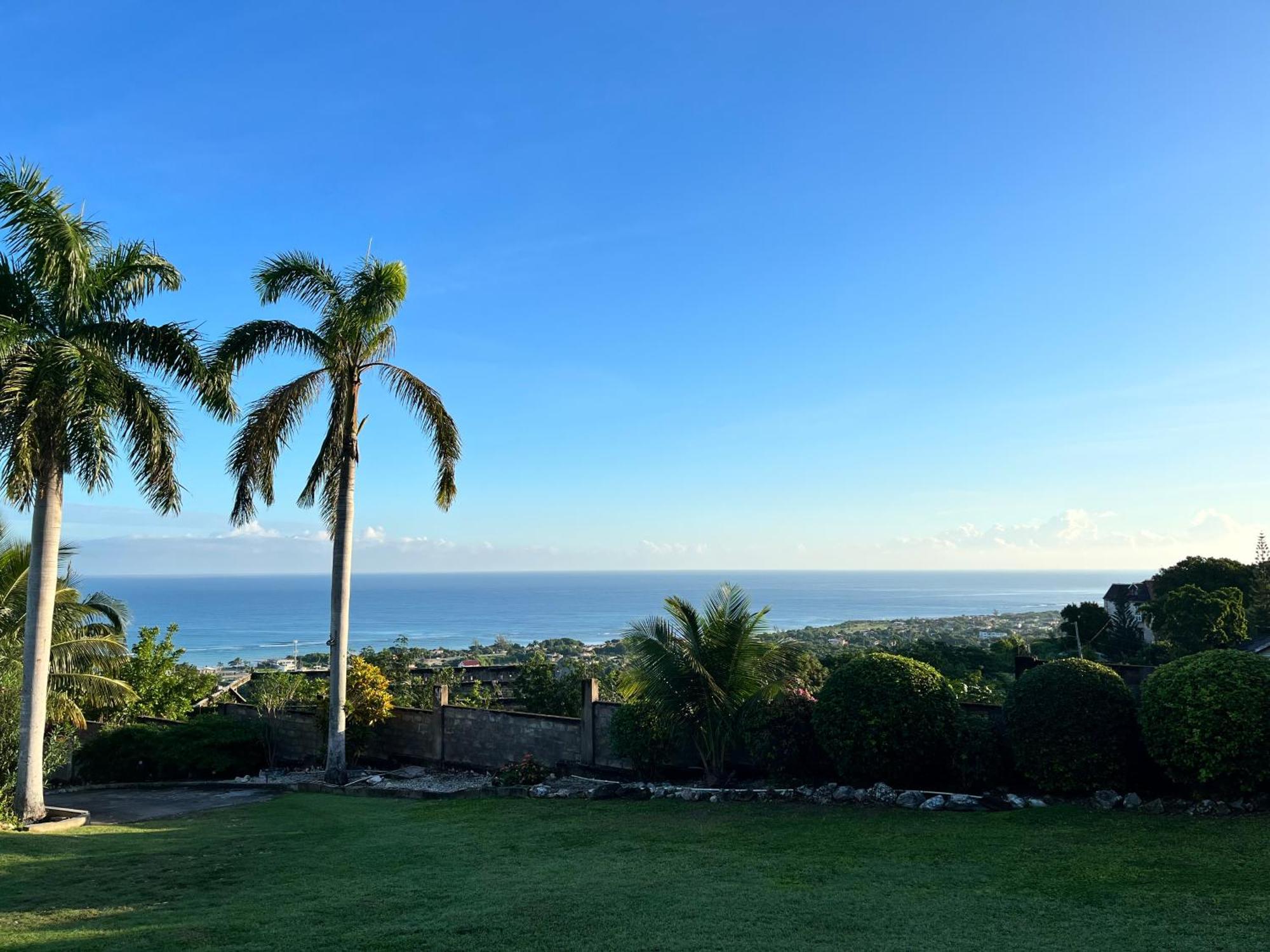 Sunshine Lodge: Your Home Away From Home Montego Bay Eksteriør bilde