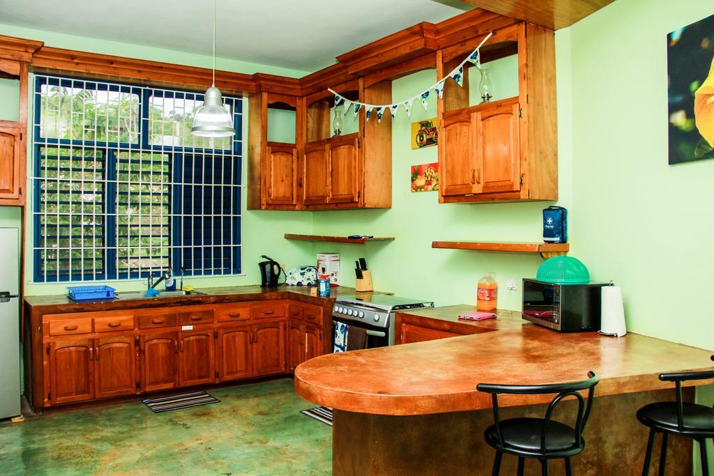 Sunshine Lodge: Your Home Away From Home Montego Bay Eksteriør bilde