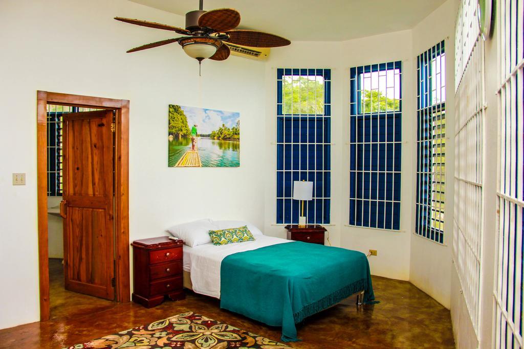 Sunshine Lodge: Your Home Away From Home Montego Bay Eksteriør bilde