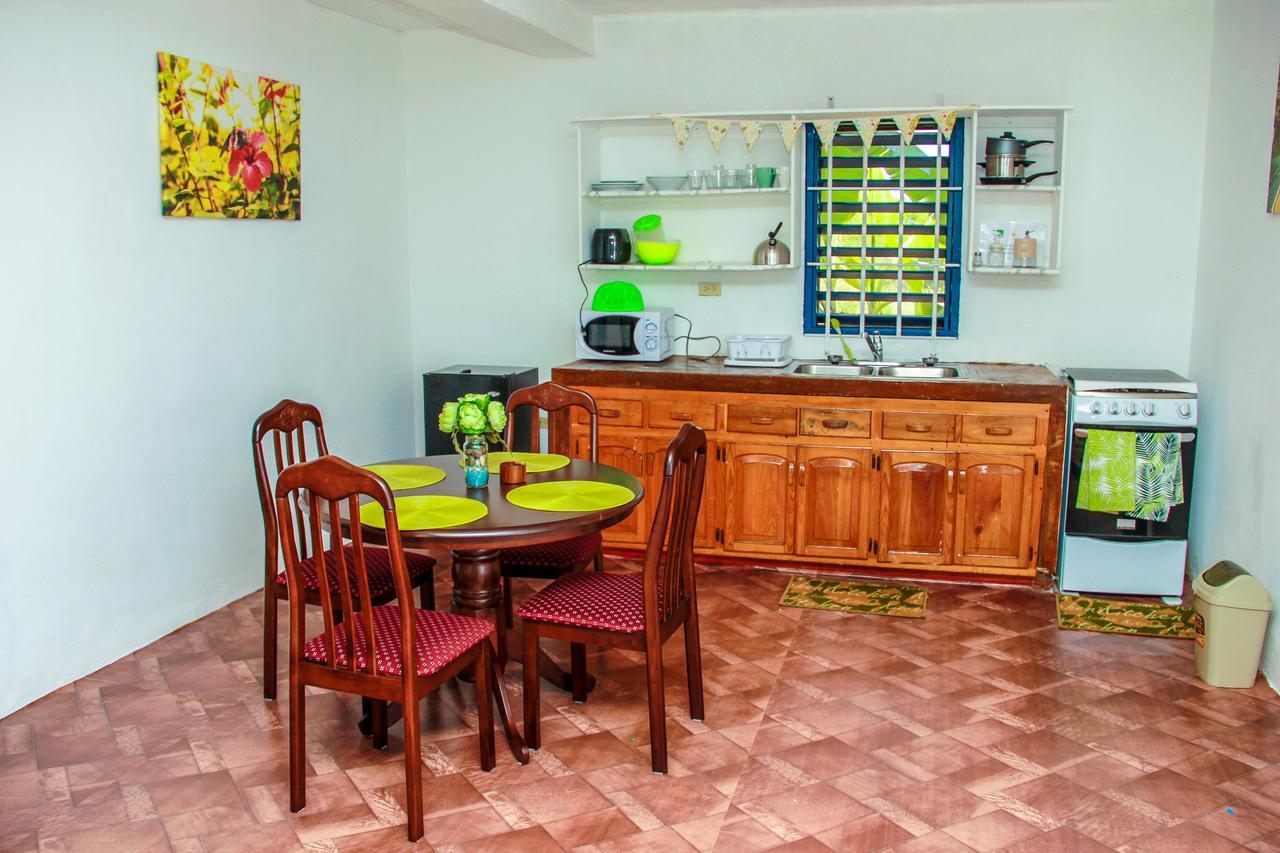 Sunshine Lodge: Your Home Away From Home Montego Bay Eksteriør bilde