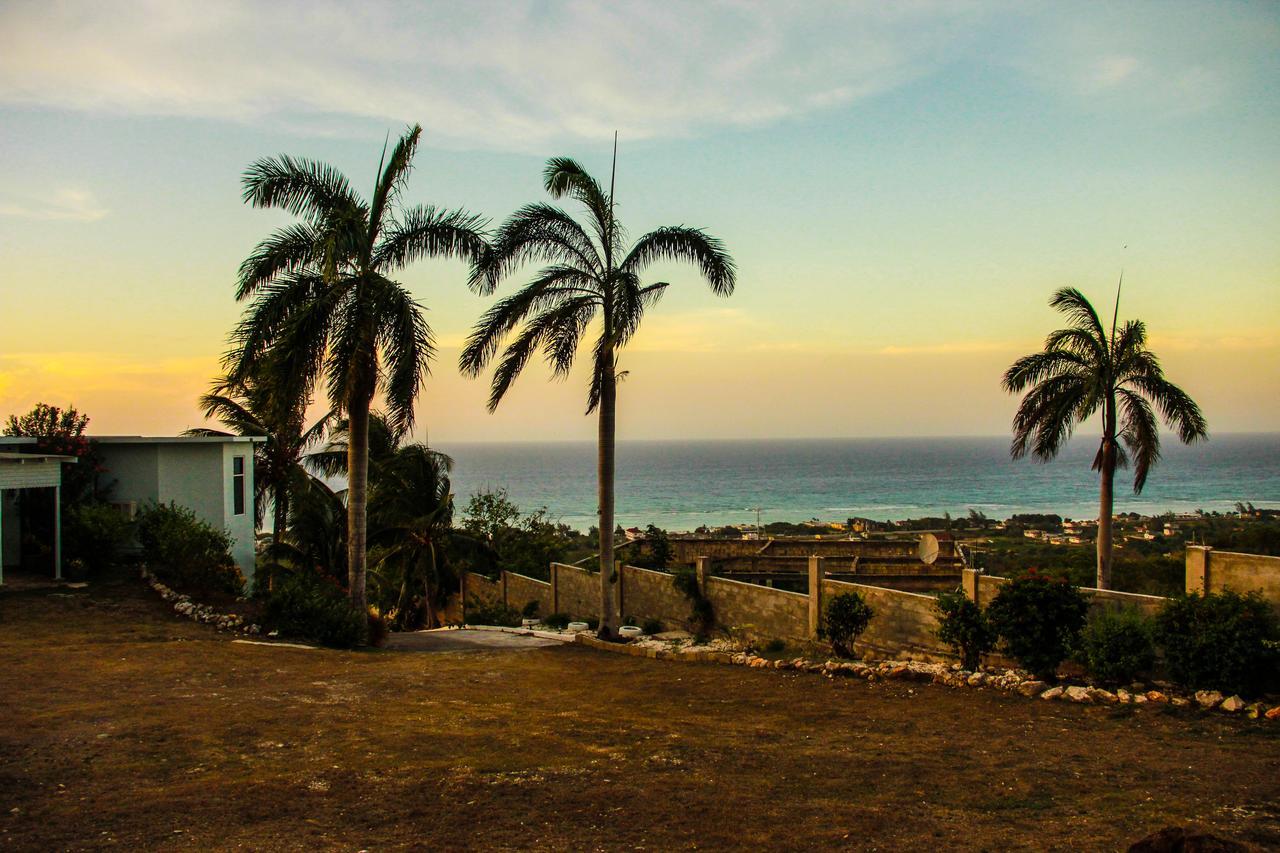Sunshine Lodge: Your Home Away From Home Montego Bay Eksteriør bilde