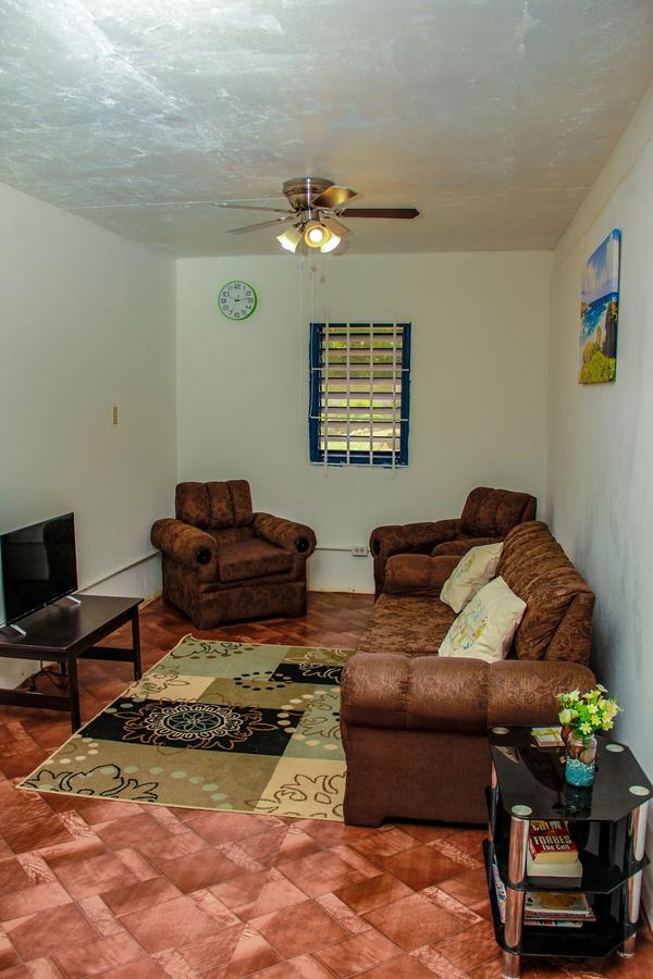 Sunshine Lodge: Your Home Away From Home Montego Bay Eksteriør bilde