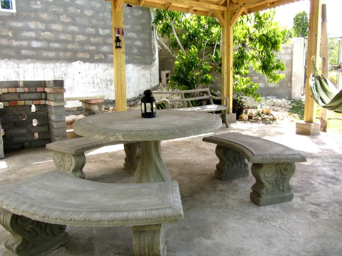 Sunshine Lodge: Your Home Away From Home Montego Bay Eksteriør bilde